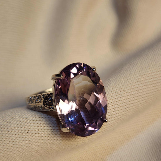 Women’s 14K white gold ring with 12 CTW oval amethyst and round diamond accents size 7