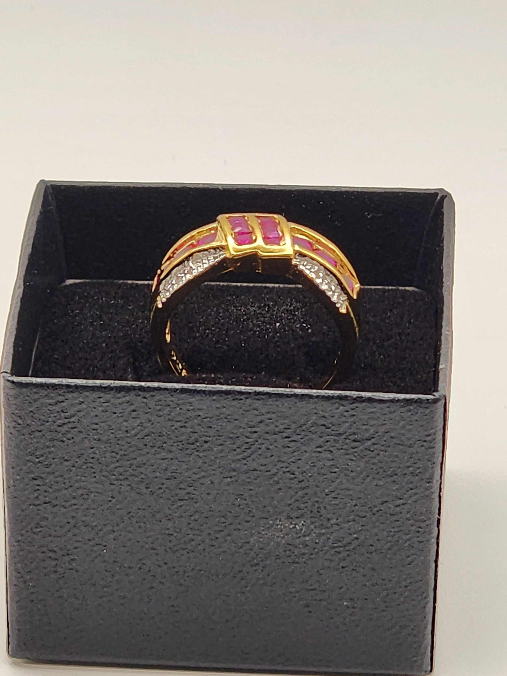 Gorgeous womens ring with 2.5 CTW ruby and diamonds in 14K gold-plated sterling silver size 7